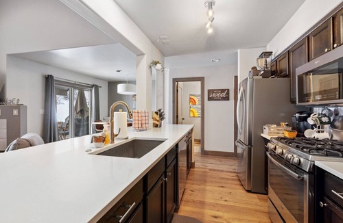 Edwards House | Perfectly Located 3 Bed 3.5 Bath Beautiful Townhome
