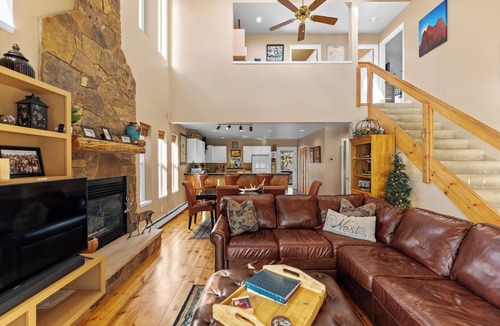 Valley of the Blue House | Pet-Friendly & 12-Min from Quandry Peak Trailhead with Dry Sauna!
