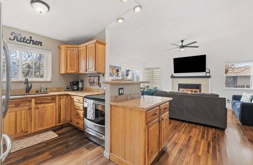 Briargate House | Pet Friendly/2 King Beds AF Academy- Sleeps 12