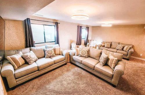 Colorado Springs Villa | Pet Friendly/3 King Beds/Mins to Airport