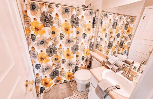 Colorado Springs Villa | Pet Friendly/3 King Beds/Mins to Airport