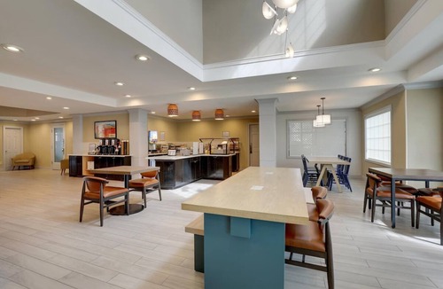 San Jose Hotel | Pet-friendly ADA Unit with Free Breakfast, Onsite Parking