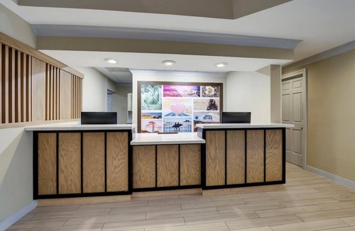 San Jose Hotel | Pet-friendly ADA Unit with Free Breakfast, Onsite Parking
