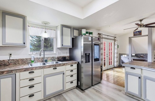 Briargate House | pet friendly central location king bed peaceful