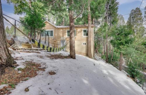 Crestline House | Pet-Friendly California Abode w/Fenced-In Yard!