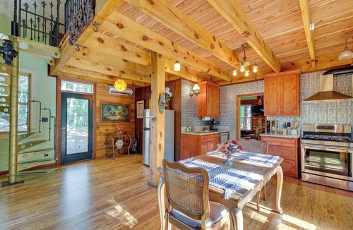 Eureka Springs Cottage | Pet-friendly Eureka Springs Rental w/Private Deck