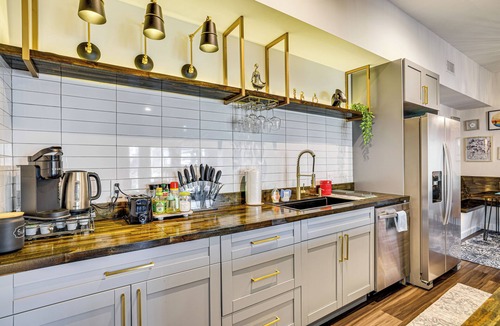 Cresco House | Pet-Friendly Group Getaway 12 Mi to Camelback Mtn!