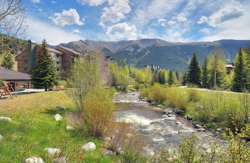 Copper Mountain Village Apartment | Pet Friendly Hotel Room in Central Copper MTN!