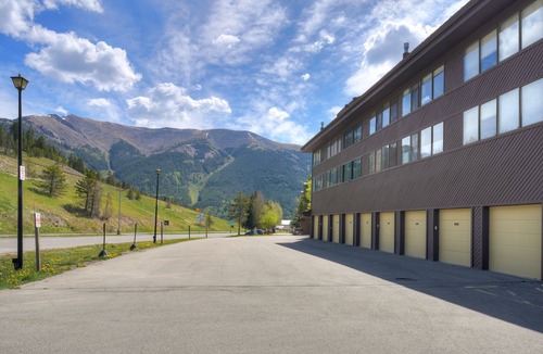 Copper Mountain Village Apartment | Pet Friendly Hotel Room in Central Copper MTN!