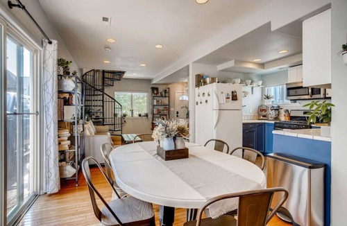 Speer House | Pet Friendly I Hip home in Baker I 5-star Location