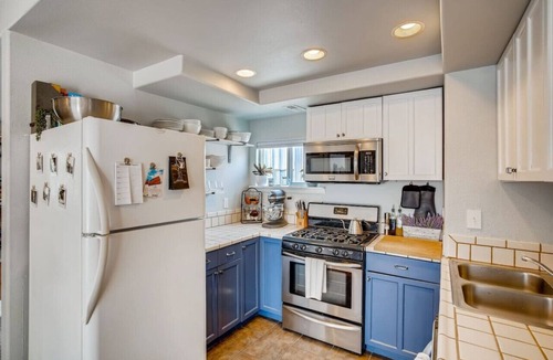 Speer House | Pet Friendly I Hip home in Baker I 5-star Location