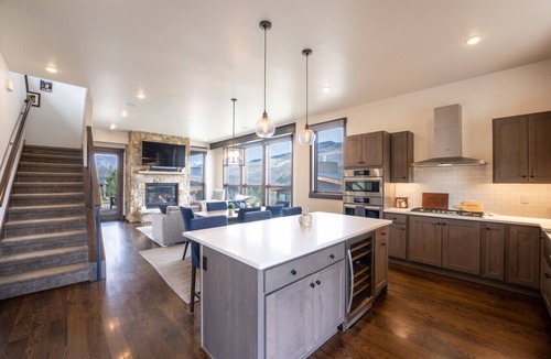 Silverthorne House | Pet-Friendly Luxury Home | Summit Sky Ranch | Resort Amenities