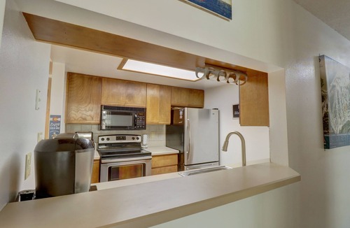 Copper Mountain Village Condo | Pet-Friendly Modern Condo, Great Location, Views, Amenities, Hot Tub - VS348
