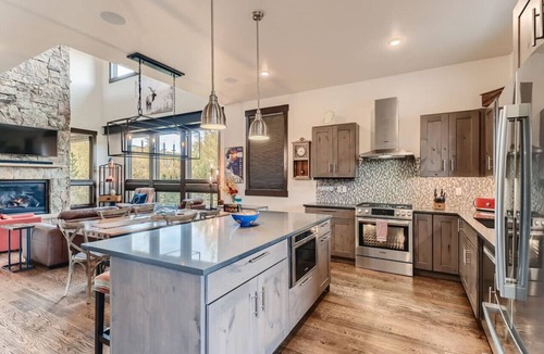 Silverthorne House | Pet-Friendly Mountain Retreat | Private Hot Tub | Near Hiking Trails | Summit Sky Ranch