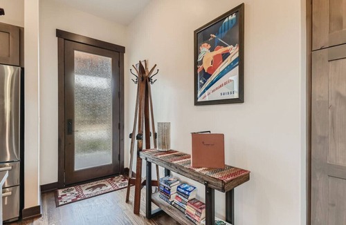 Silverthorne House | Pet-Friendly Mountain Retreat | Private Hot Tub | Near Hiking Trails | Summit Sky Ranch