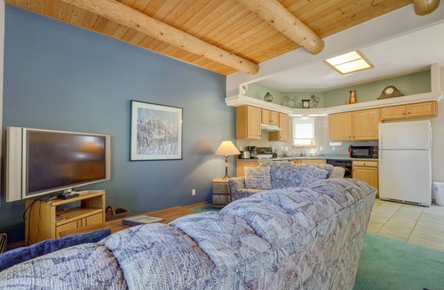 Amalia Cabin | Pet-Friendly Mountain Cabin in Taos County!