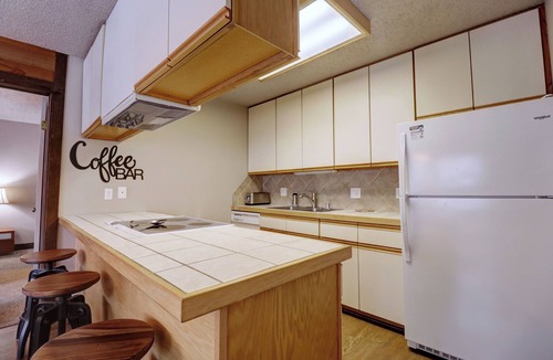 East Village at Copper Condo | Pet Friendly, Short Walk to Lifts, Hot tub AN202