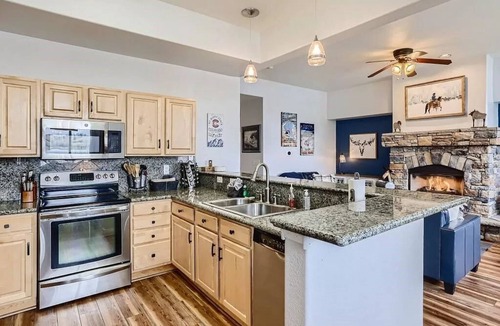 Silverthorne House | Pet Friendly, Spacious Home, Incredible Views, Private Hot tub 152