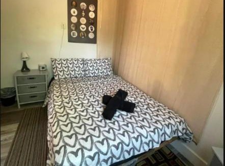 Bodfish House | Petite Guesthouse with Kitchenette and Private Bathroom