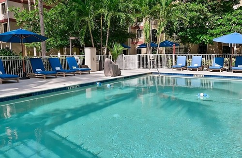 Plantation Apartment | Pets are Allowed HERE! Large Suite! w/Onsite Pool, FREE Breakfast!