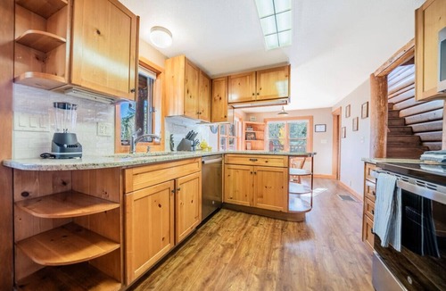 Estes Park Cabin | Pets OK! River & Town. King bed, fireplace