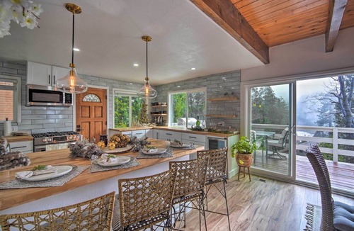 Crestline Cabin | Picturesque Cabin: 2 Balconies, Walk to Lake!