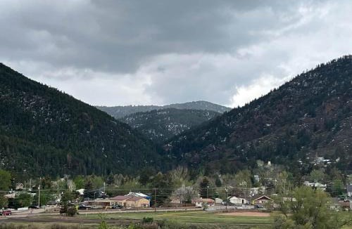 Palmer Lake House | Picturesque Pueblo at Palmer Lake Sleeps 14