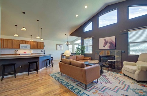 Palmer Lake House | Picturesque 'Pueblo' at Palmer Lake Sleeps 14
