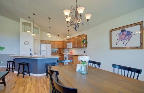 Palmer Lake House | Picturesque 'Pueblo' at Palmer Lake Sleeps 14