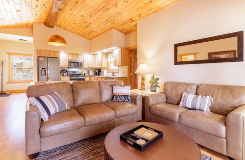 Woodland Park Cabin | Pikes Peak Ranch - Angler's Cove Cabin
