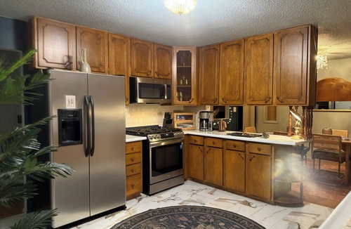 Cimarron Hills House | Pikes Peak view Retreat Sleeps 10 + Private Yard