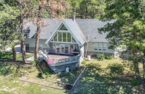 Larkspur House | Pikes Peak Views Sleeps 10 Hot Tub Wood Fireplace 5 Acre Retreat