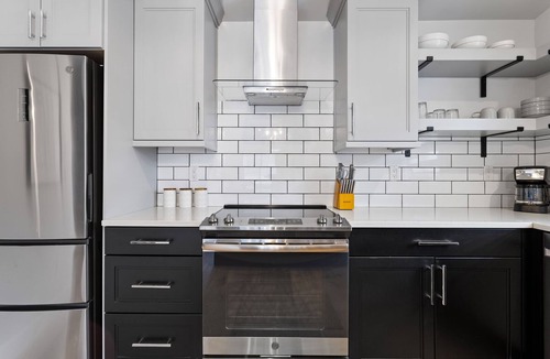 Central Colorado Springs Apartment | Pikes Retreat - Mountain Views + Modern Comfort - Hot tub