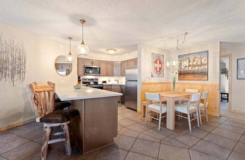 Four O'Clock Condo | Pine Ridge 15A: Great Location - Onsite Hot Tub!