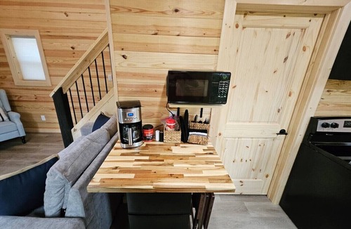 Lampe Cabin | Pine Ridge Tiny Cabin with Private Hot tub!
