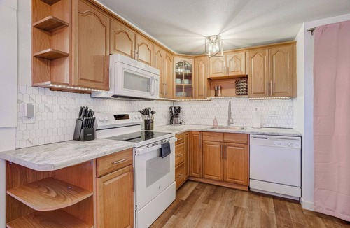 Cimarron Hills Apartment | Pink Panther Parlor - Cozy 2-BR w/Mountain Views, King Bed & Pet-Friendly Yard