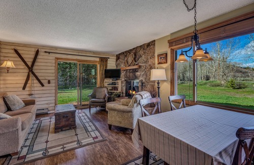 Clark Cabin | Pioneer - Cozy riverside retreat in the mountains