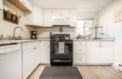 Cimarron Hills Condo | ❤Pleasant Retreat! 2bd Apt near Peterson AFB ❤