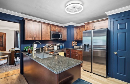 Berea House | Poker-Bar-Shuffleboard-Firepit-Walkable-Sleeps 10