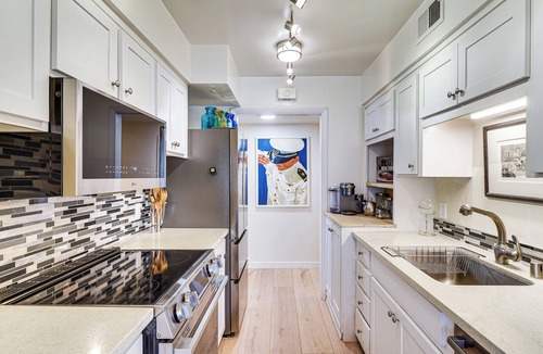 Sharon Heights Condo | Pool Access! Base to See Stanford & Int’l Soccer