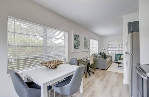 Middle River Terrace Apartment | Pool Access ~ Free Parking ~ Smart TV ~ Wifi
