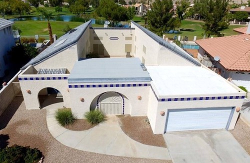 Bullhead City House | POOL HOME (1171) (2BD/2.5BA unique design steps from the Colorado River!