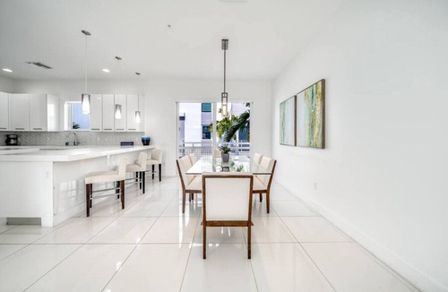 Pompano Beach House | Pool+Hot Tub+Sauna+Gym! 1 Minute Walk To Beach!