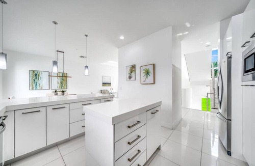 Pompano Beach House | Pool+Hot Tub+Sauna+Gym! 1 Minute Walk To Beach!