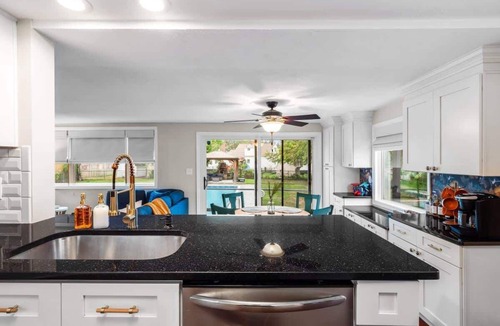 Euclid House | Pool - Hot Tub - Sleeps 10 - Near Cleveland