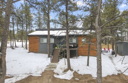 Florissant House | Pool Table | Hot tub | Modern Kitchen