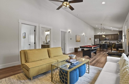 Florissant House | Pool Table|Hot tub|Modern Kitchen|Nestled in Trees