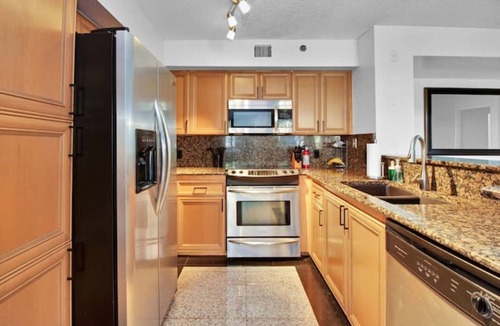Aventura Condo | Pool View! 2/2 Condo | Yacht Club at Aventura