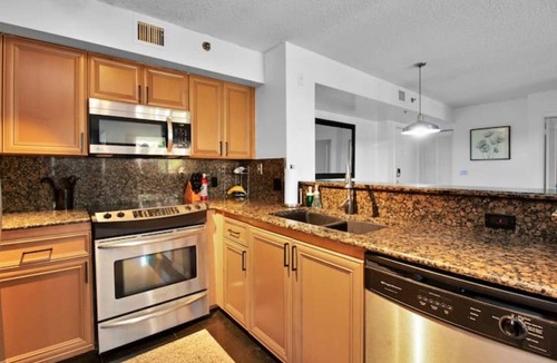Aventura Condo | Pool View! 2/2 Condo | Yacht Club at Aventura