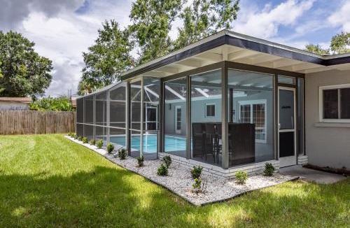 South Gate Ridge House | Poolside Paradise